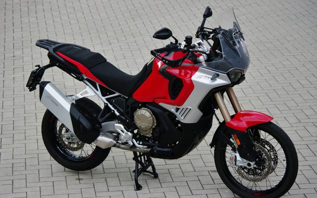MV Agusta Enduro Veloce 950