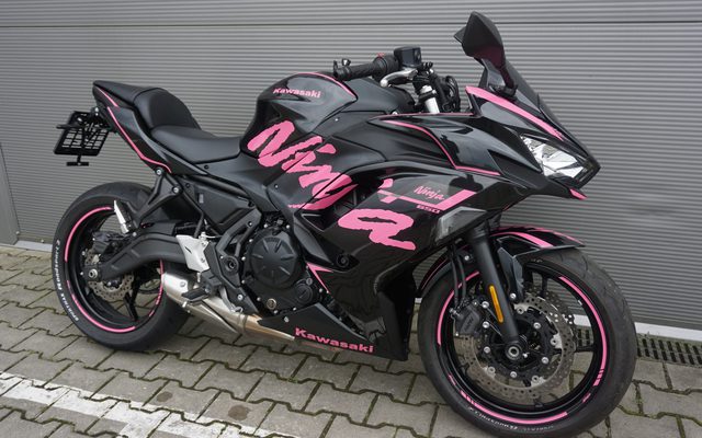 Kawasaki Ninja 650 PINK