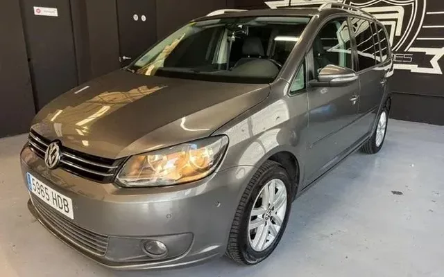 VOLKSWAGEN Touran Advance