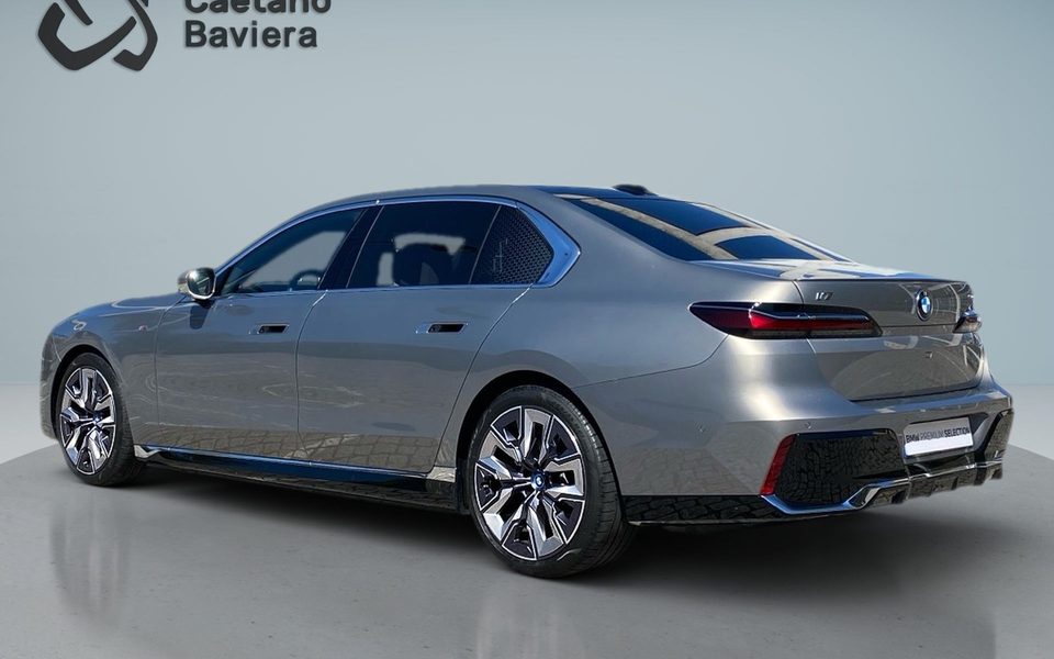 BMW I7