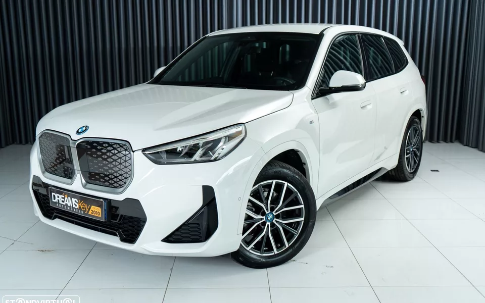 BMW iX1 eDrive20 Pack Desportivo M