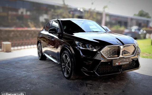 BMW iX2 eDrive20 Pack Desportivo M