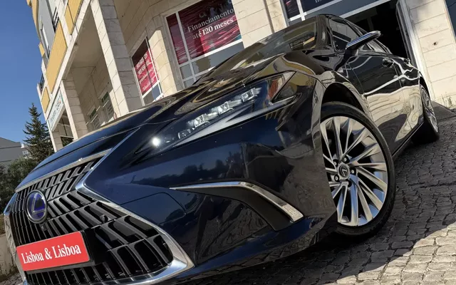 Lexus ES 300h Luxury+