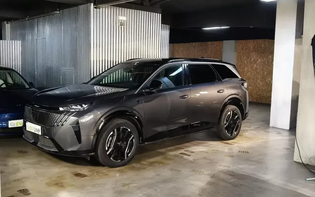 Peugeot E-5008 73 kWh GT