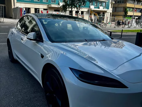 Tesla Model 3 Tração Traseira