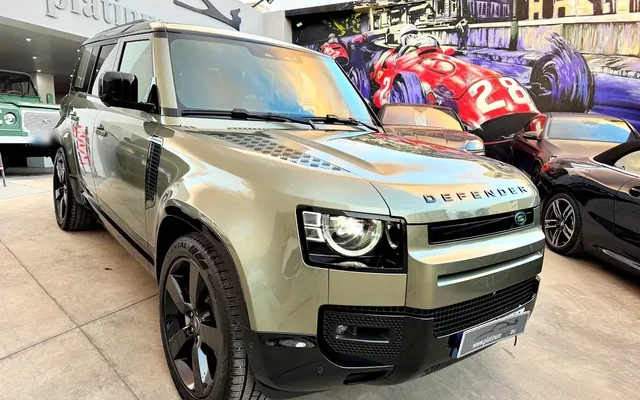 Land Rover Defender 2.0 P300e 110 AWD X-Dynamic HSE