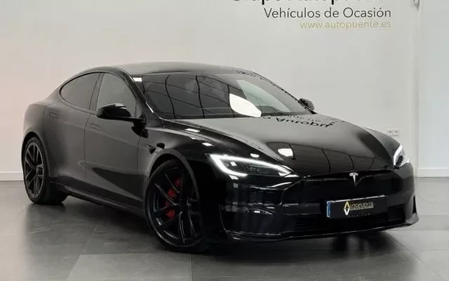 TESLA Model S PLAID