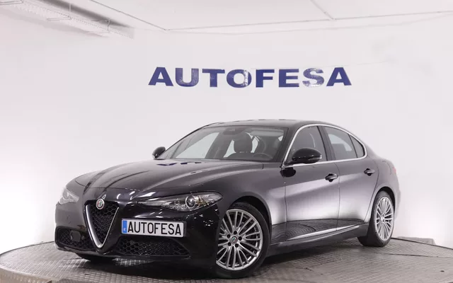 Alfa Romeo Giulia 2.2D LUSSO AUTO 180CV 4P
