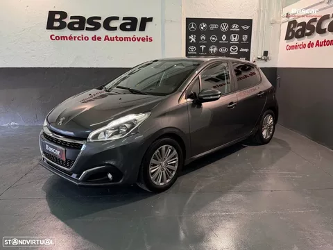 Peugeot 208 1.2 PureTech Signature