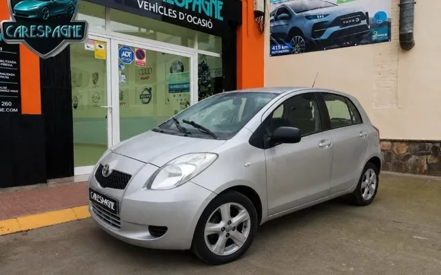 TOYOTA Yaris Yaris 1.3 VVT-i Luna - 3900€ en Alcarràs