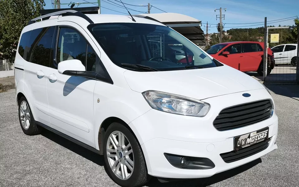 Ford Tourneo Courier 1.0 EcoBoost Titanium