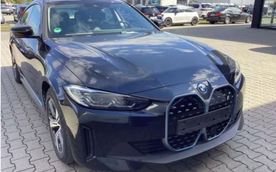 BMW i4