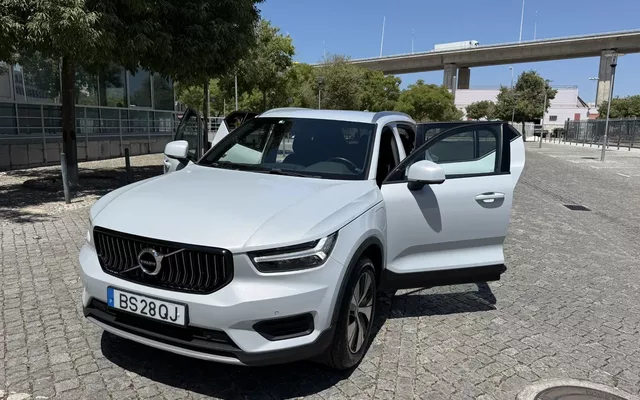 Volvo XC 40 T5 Twin Engine DKG Momentum Pro