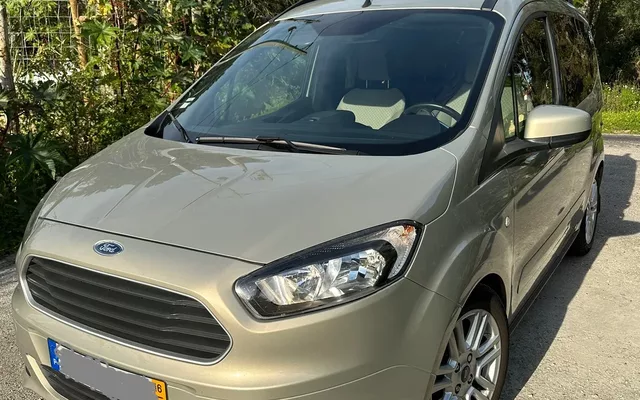 Ford Tourneo Courier 1.5 TDCi Titanium