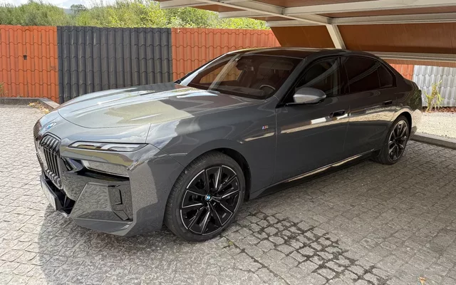 BMW i7