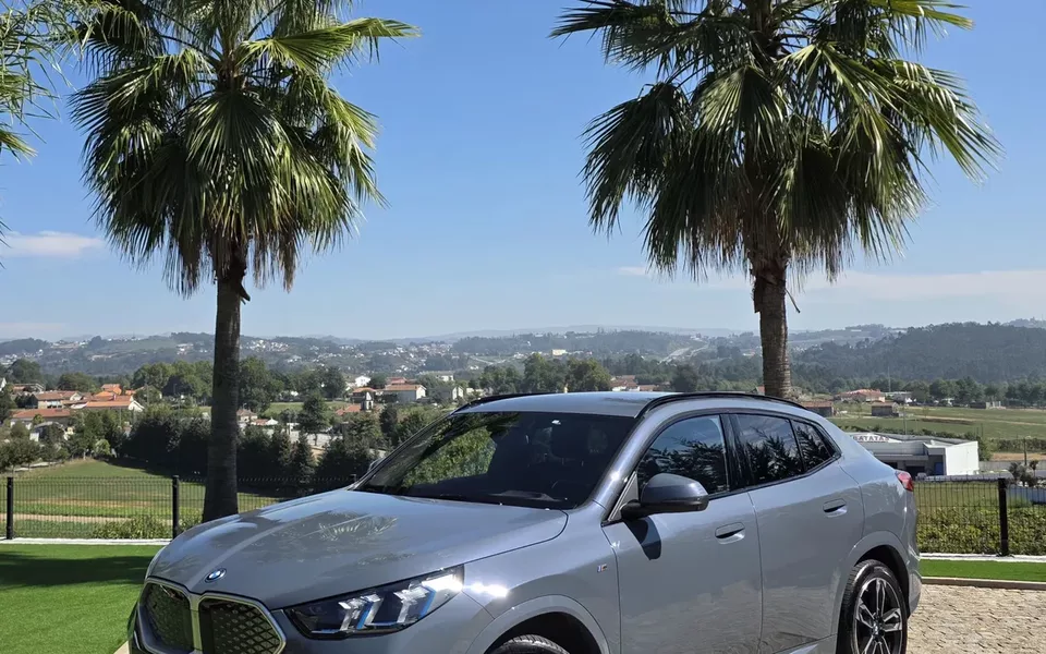 BMW iX2 eDrive20 Pack Desportivo M Pro