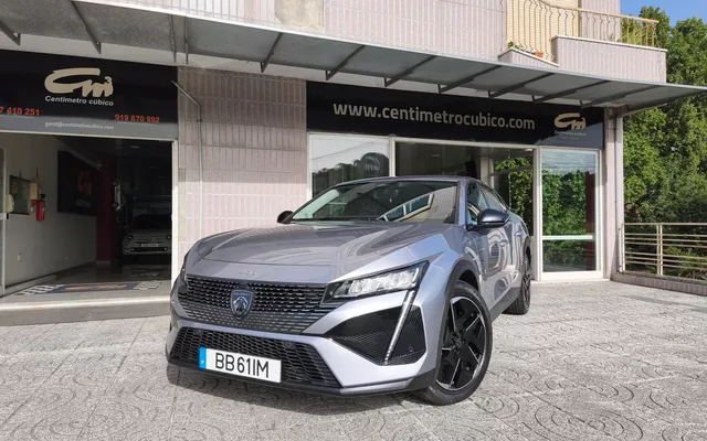 Peugeot 408 1.6 Hybrid Allure Pack e-EAT8