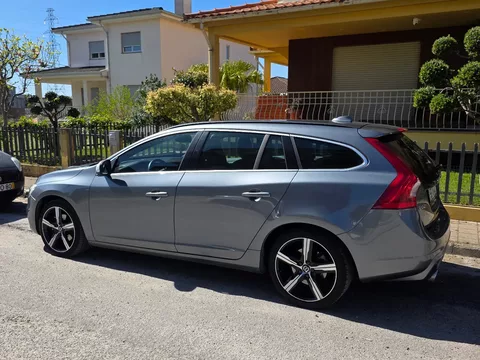 Volvo V60 2.0 D2 R-Design