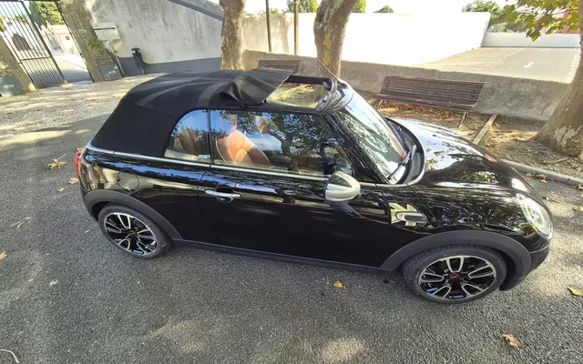 MINI Cabrio Cooper Auto. Essential