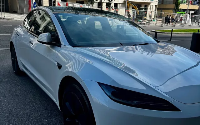 Tesla Model 3 Tração Traseira