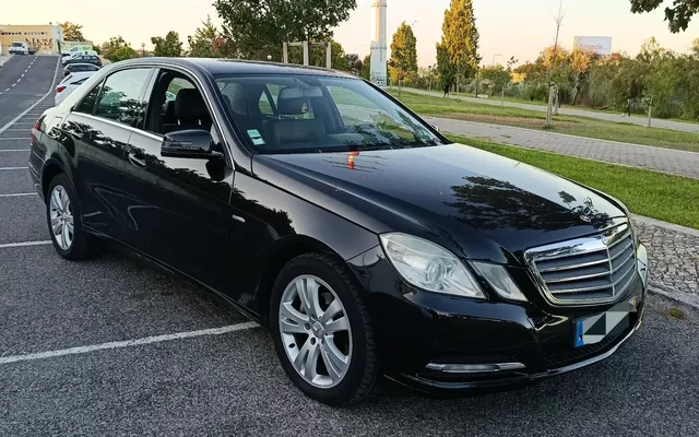 Mercedes-Benz E 200 CDi Avantgarde BlueEfficiency Auto