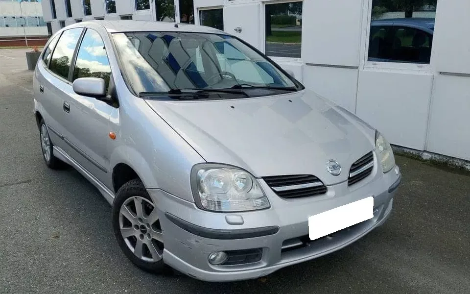 Nissan Almera Tino