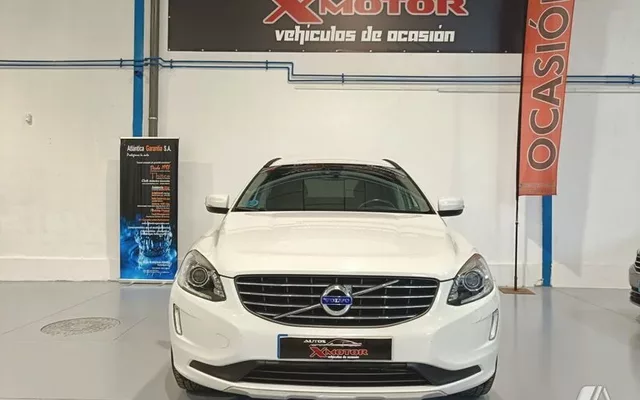 VOLVO XC60 XC60 D4 Momentum AWD Aut.