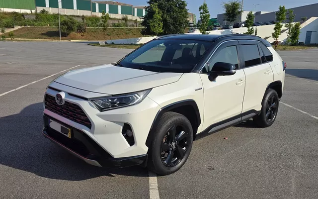 Toyota RAV4 2.5 HDF Lounge
