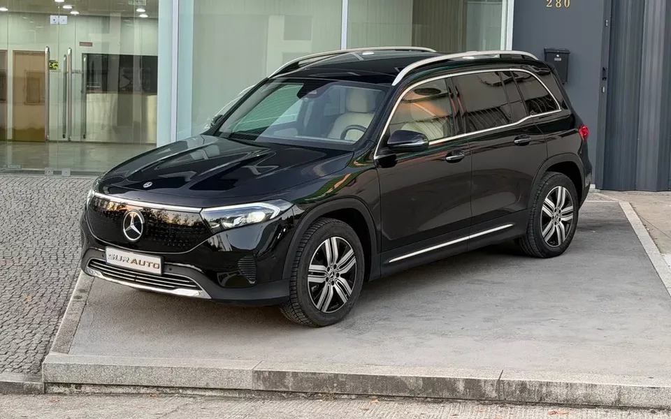 Mercedes-Benz EQB 250 Electric Art