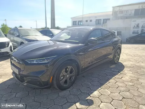 Ford Mustang Mach-E Alargada