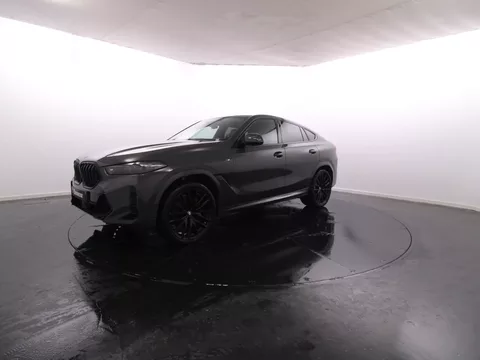 BMW X6 xDrive 30d M Sport / Vidros Escurecidos / Pack Desportivo M Pro / Teto Panorâmico / Pack Innovation / LED / JLL