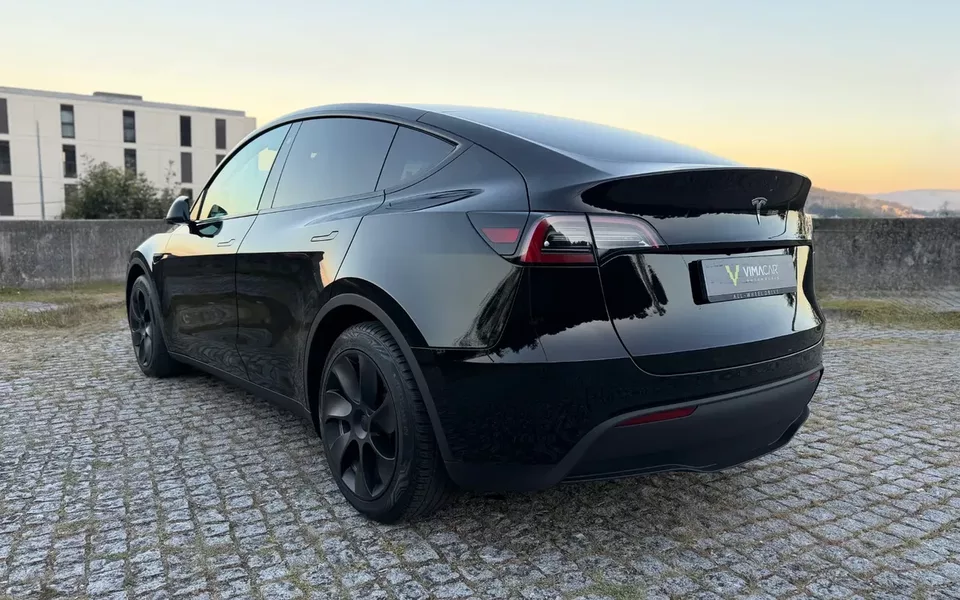 Tesla Model Y RWD