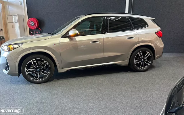 BMW iX1 eDrive20 Pack Desportivo M