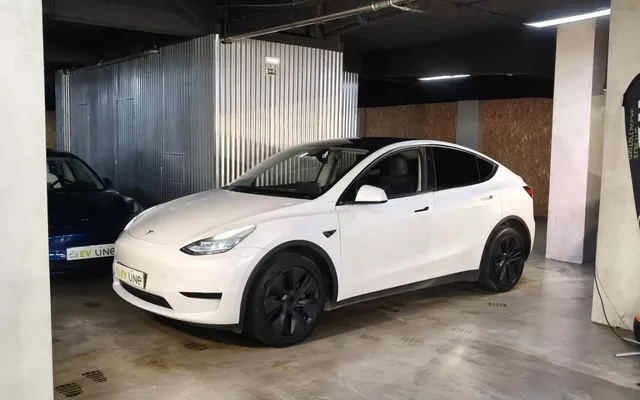 Tesla Model Y RWD