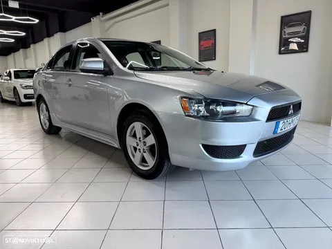 Mitsubishi Lancer 1.5 Invite