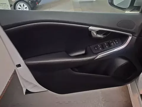 Volvo V40 2015 2.0 D2 R-Design