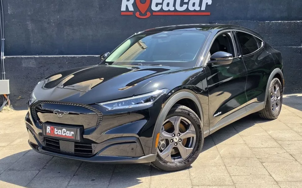 Ford Mustang Mach-E 75.7 kWh Base