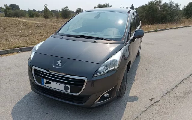 Peugeot 5008 1.6 HDi Allure J17
