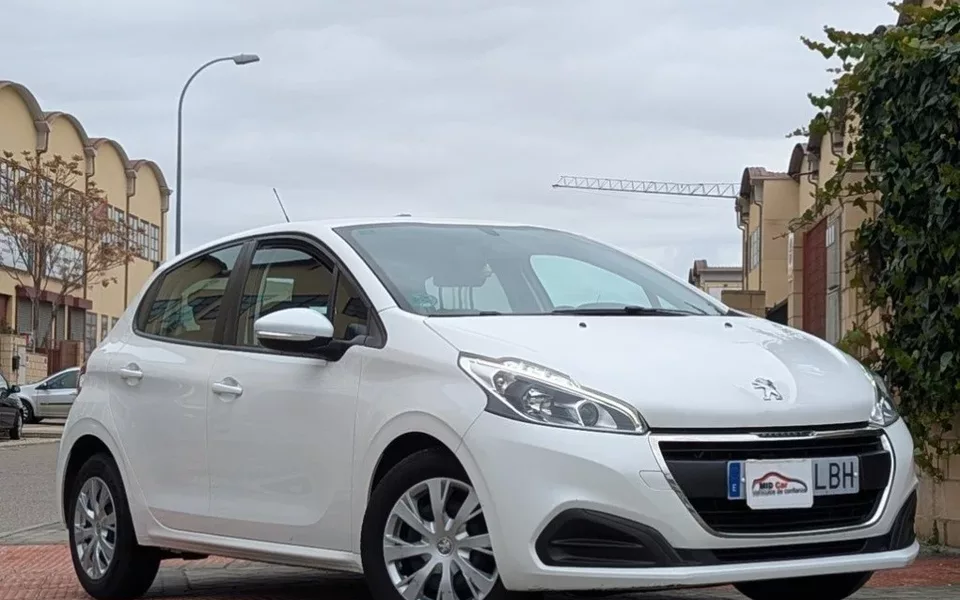 PEUGEOT 208 208 1.6BlueHDi Style 100