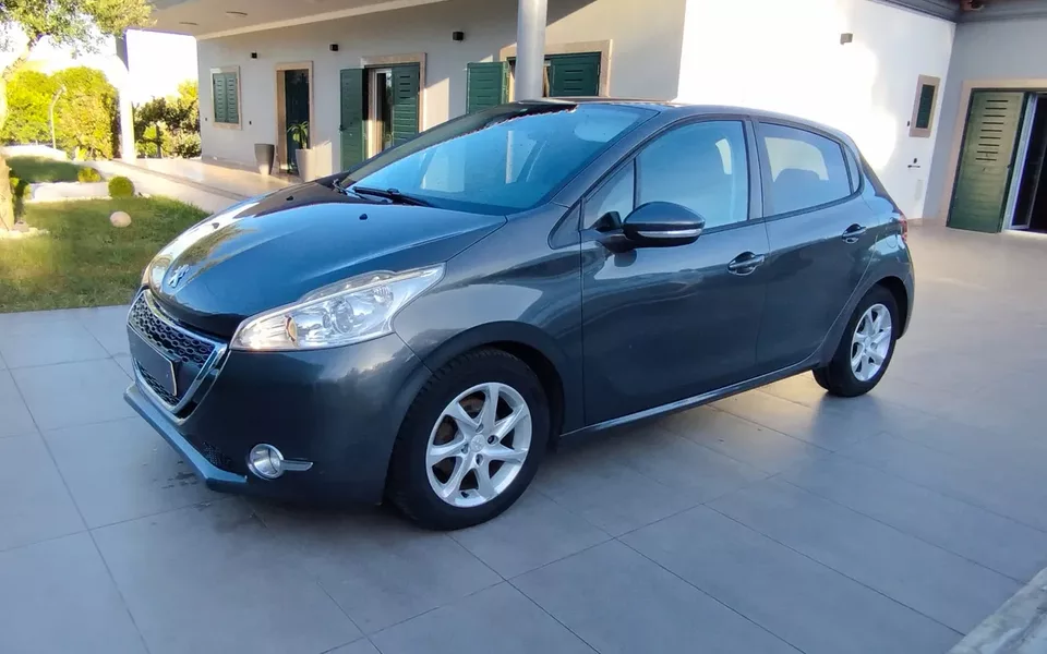 Peugeot 208