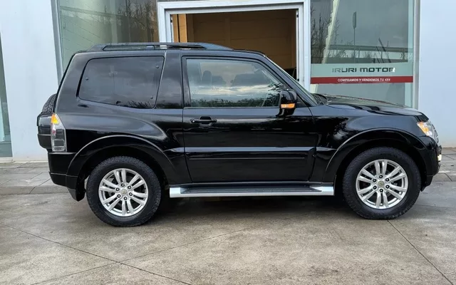 MITSUBISHI Montero Montero 3.2DI-D Kaiteki 5AT 200