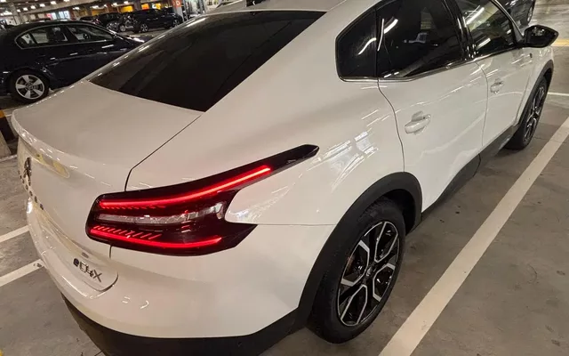 Citroën e-C4 X