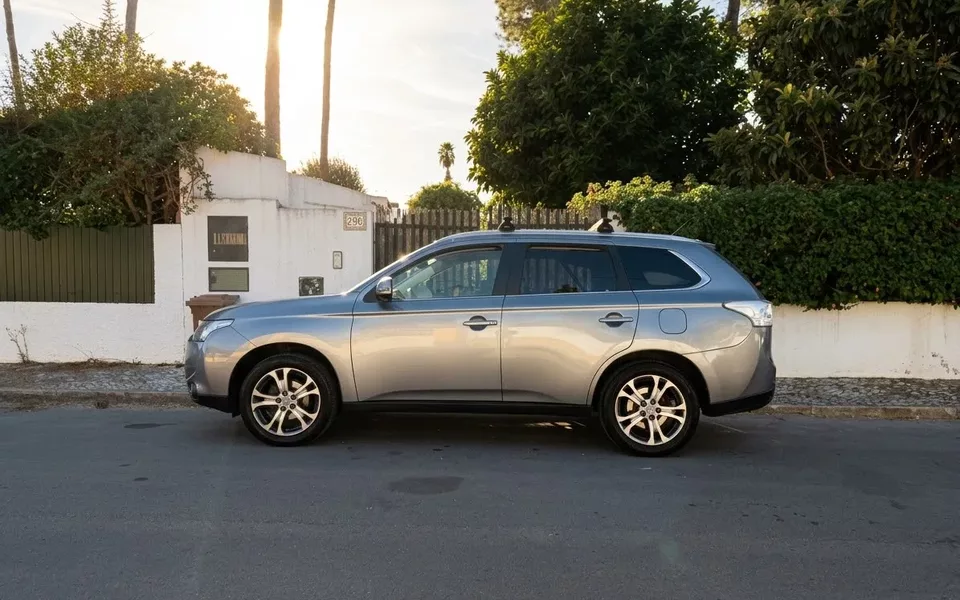 Mitsubishi Outlander 2.2 DI-D Intense+