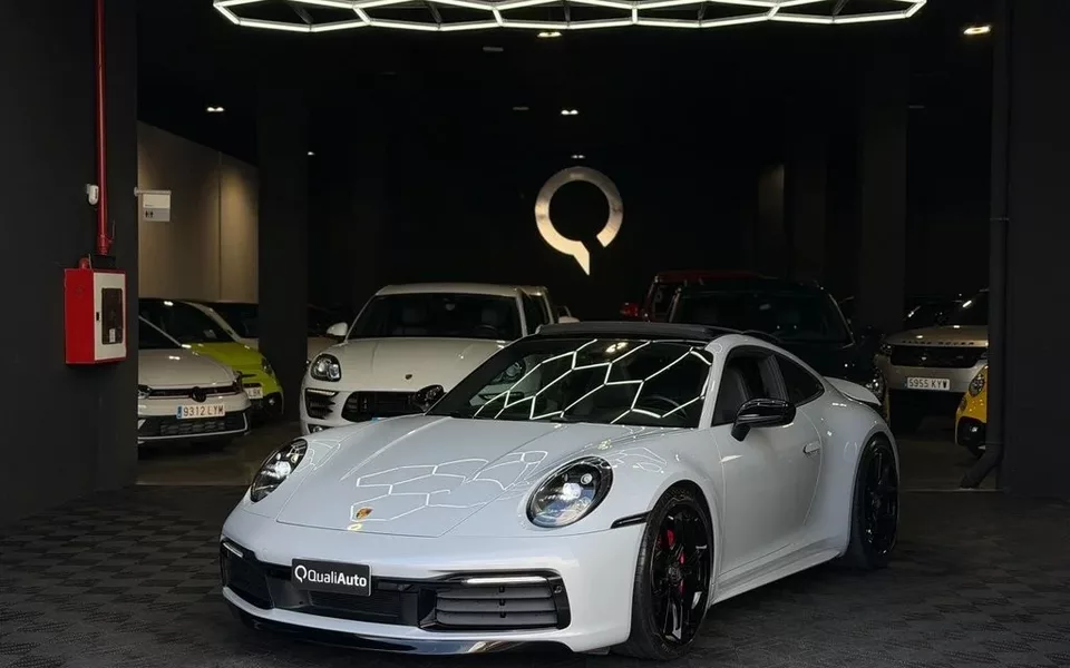 PORSCHE 911 Carrera 4S