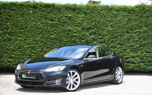 Tesla Model S 85