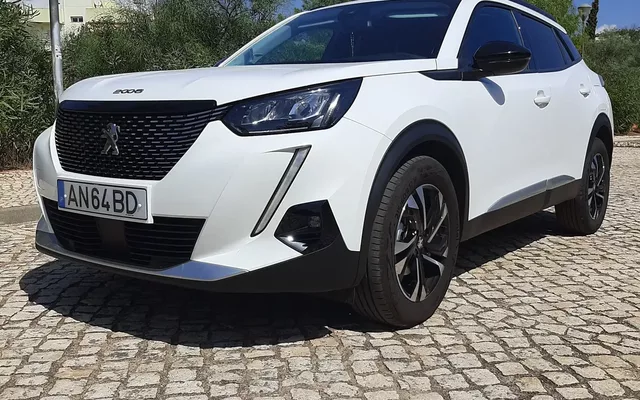 Peugeot 2008 1.2 PureTech Allure Pack