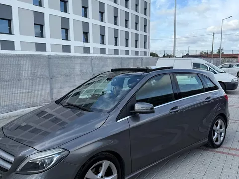 Mercedes-Benz B 180