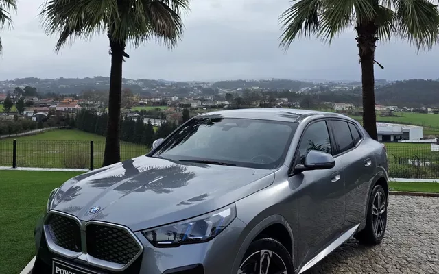 BMW iX2 eDrive20 Pack Desportivo M