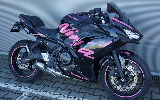 Kawasaki Ninja 650 PINK