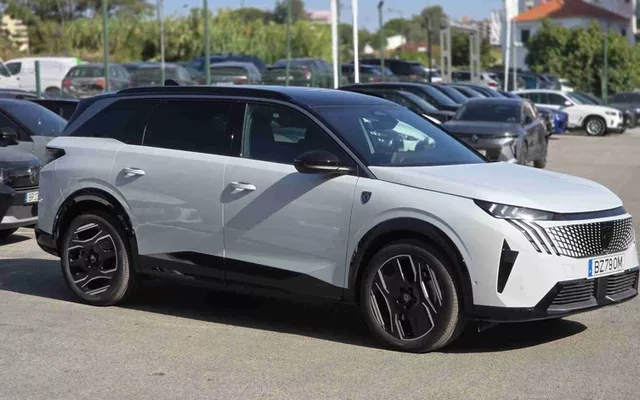 PEUGEOT - 5008 - e-5008 97 kWh Long Range GT